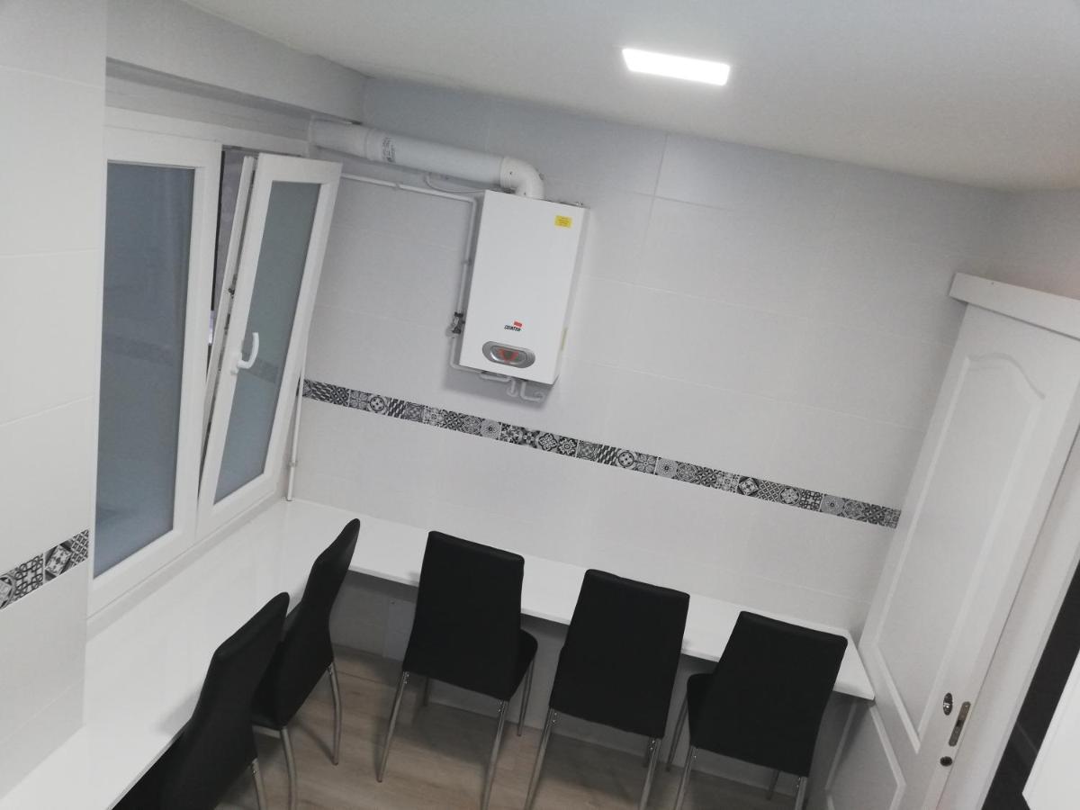 Pension La Intermodal Сантьяго-де-Компостела Екстер'єр фото